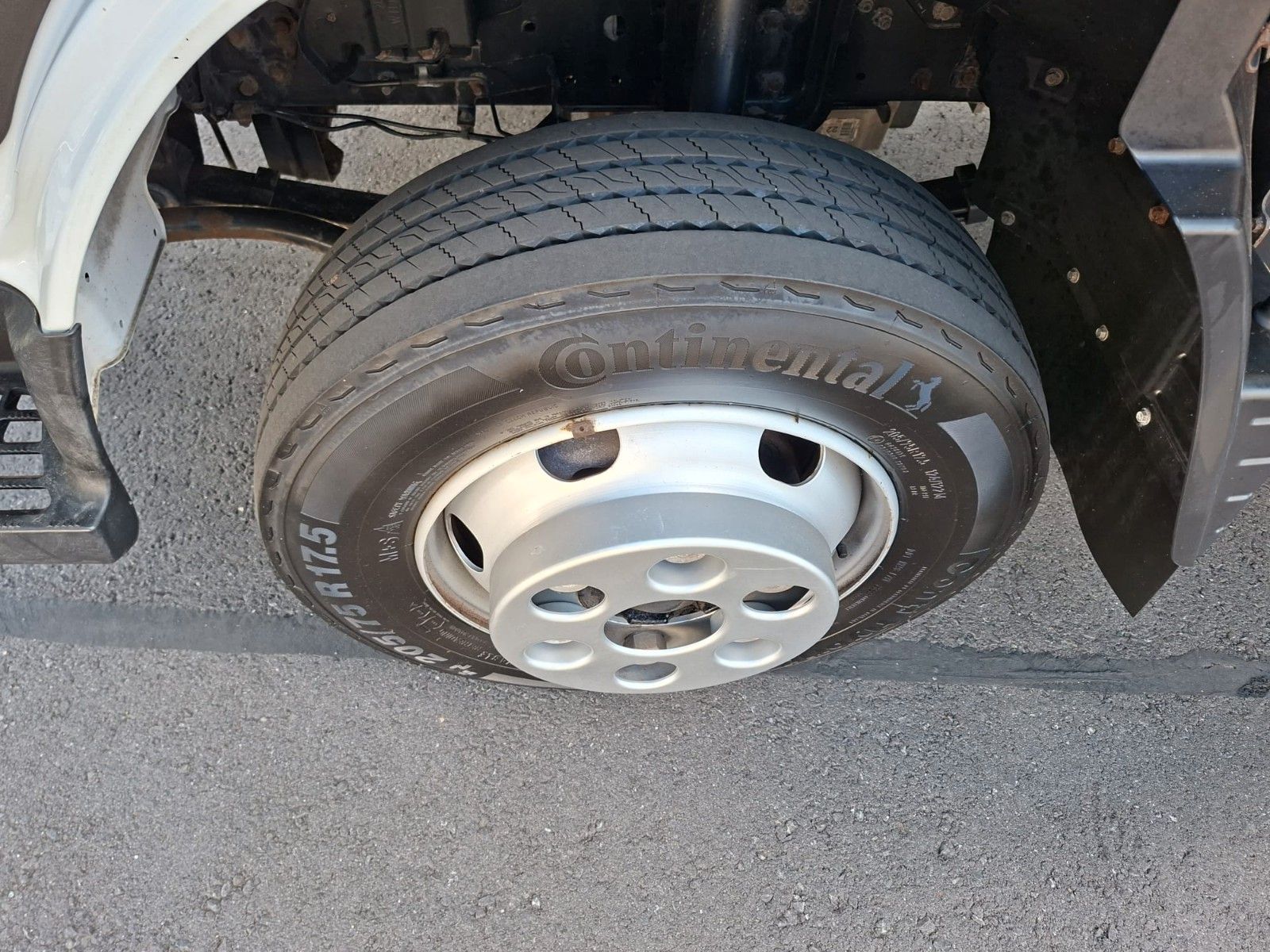 Fahrzeugabbildung Mitsubishi Canter 7 C 18 Koffer LBW Klima LED Rückfahrkam