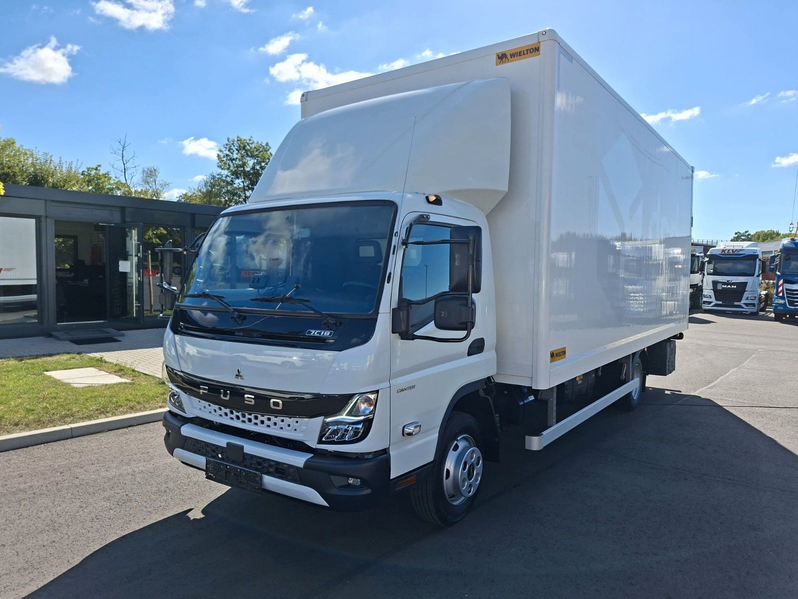 Fahrzeugabbildung Mitsubishi Canter 7 C 18 Koffer LBW Klima LED Rückfahrkam