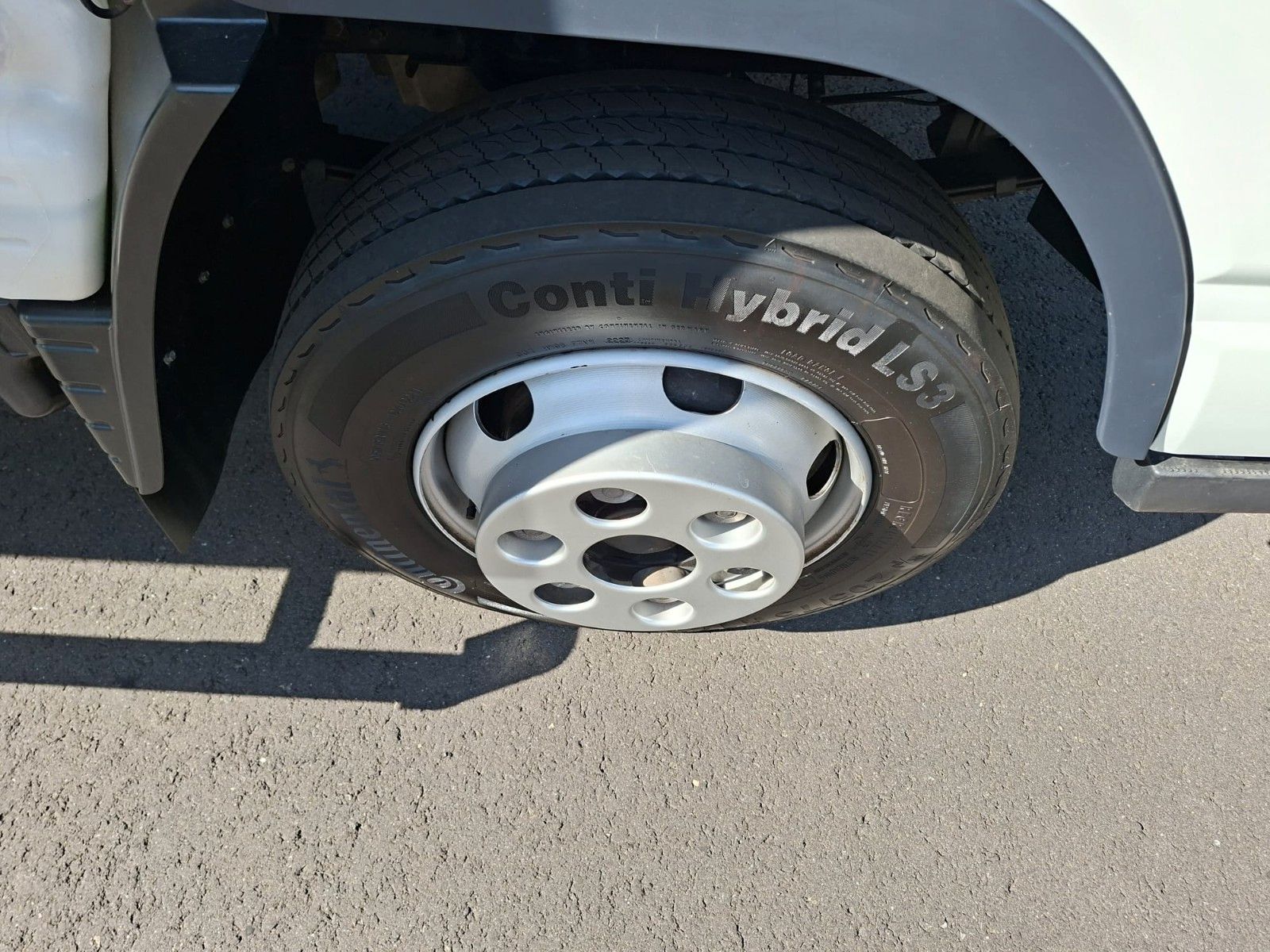 Fahrzeugabbildung Mitsubishi Canter 7 C 18 Koffer LBW Klima LED Rückfahrkam