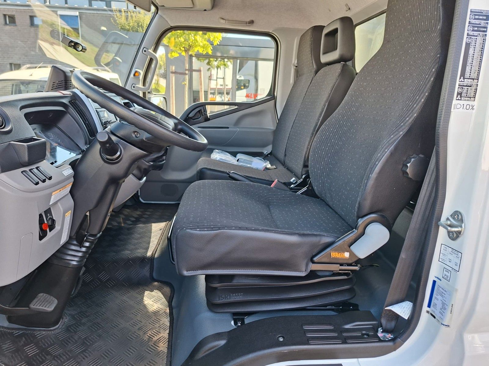 Fahrzeugabbildung Mitsubishi Canter 7 C 18 Koffer LBW Klima LED Rückfahrkam