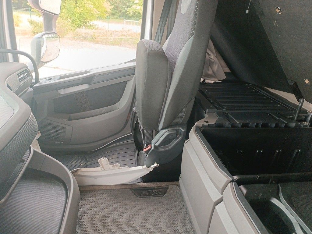Fahrzeugabbildung DAF XF 530 Low Deck Intarder Standklima