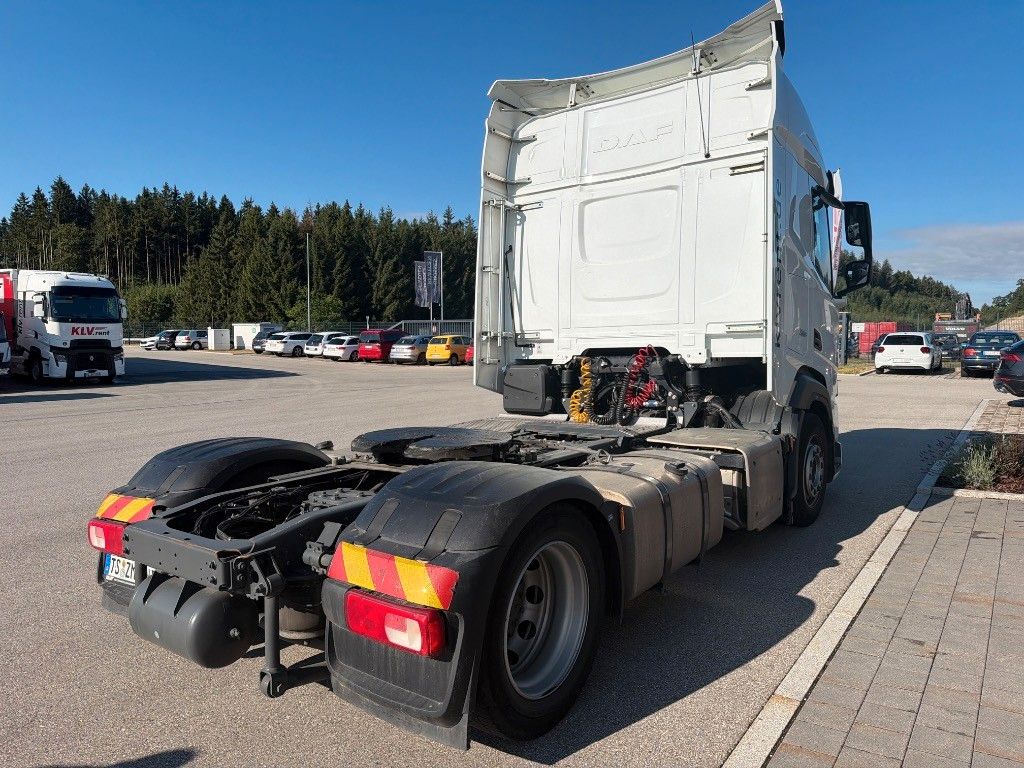 Fahrzeugabbildung DAF XF 530 Low Deck Intarder Standklima Smart 2 Tach