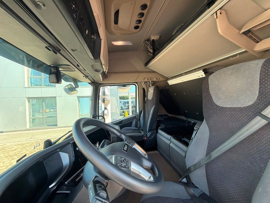 Fahrzeugabbildung DAF XF 530 Low Deck Intarder Standklima Smart 2 Tach