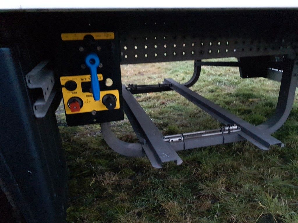 Fahrzeugabbildung Schmitz Cargobull SKO 24 Executive Doppelst. Lift Paletten Blumen
