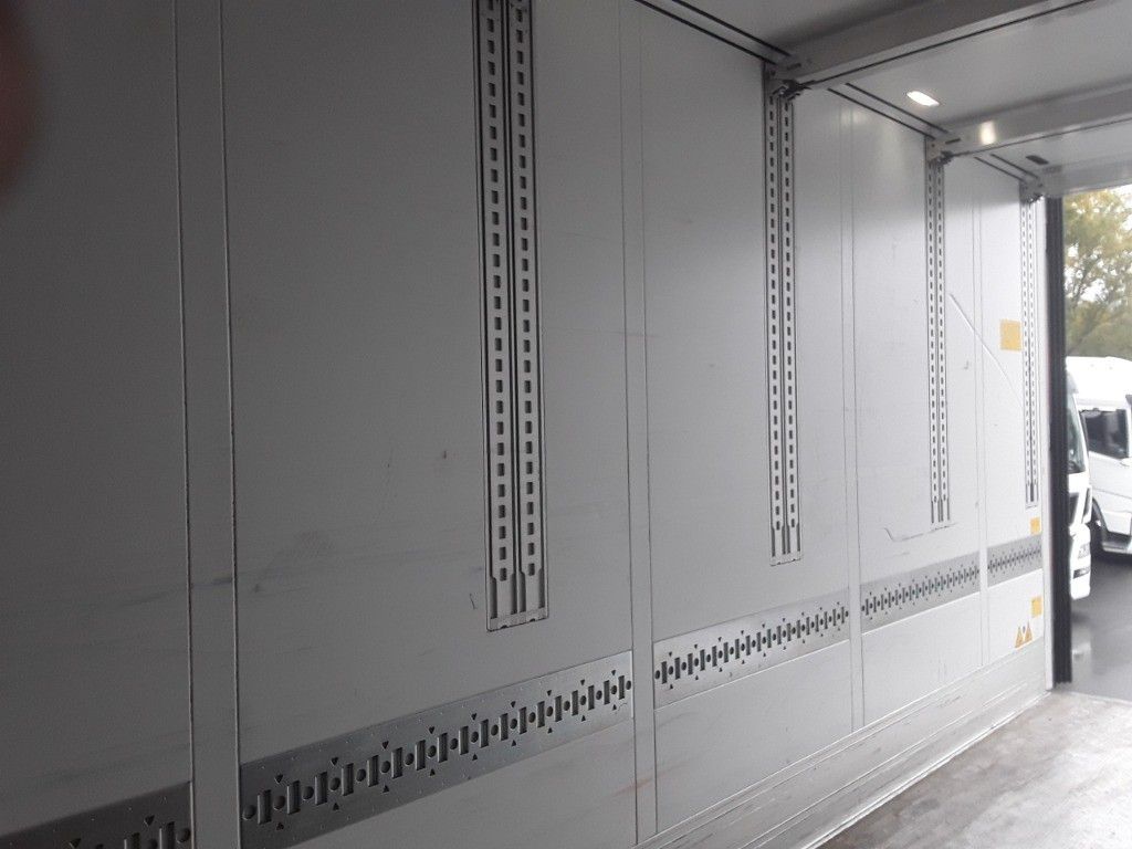 Fahrzeugabbildung Schmitz Cargobull SKO 24 Executive Doppelst. Lift Paletten Blumen