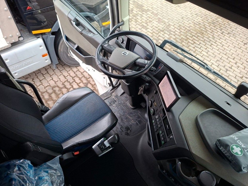 Fahrzeugabbildung Volvo FH 500 6x2 Multiwechsler I-Park Cool ACC ALM LED