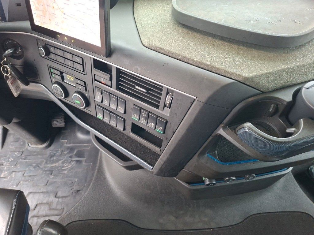Fahrzeugabbildung Volvo FH 500 6x2 Multiwechsler I-Park Cool ACC ALM LED
