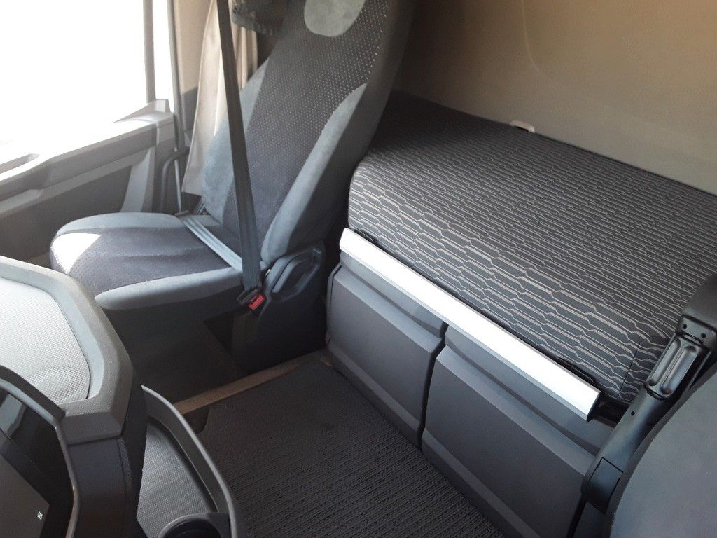 Fahrzeugabbildung DAF XF 530 FT  Intarder Standklima ACC 2 x Tank