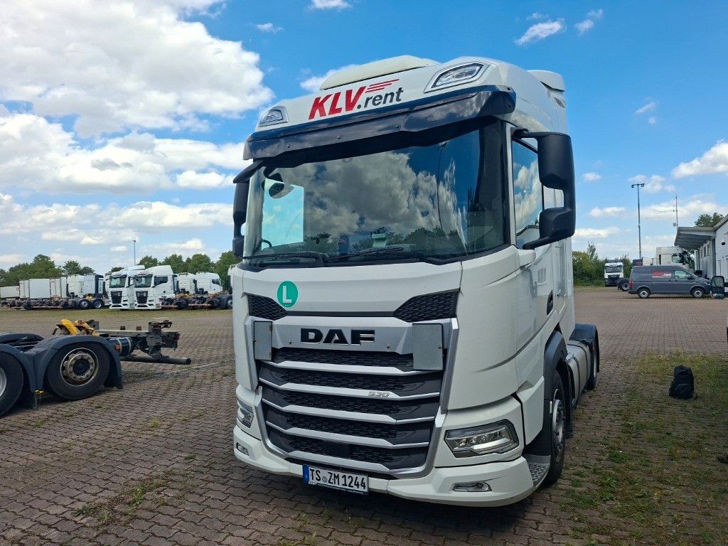 Fahrzeugabbildung DAF XF 530 Low Deck Intarder LED Hubsattelkupplung