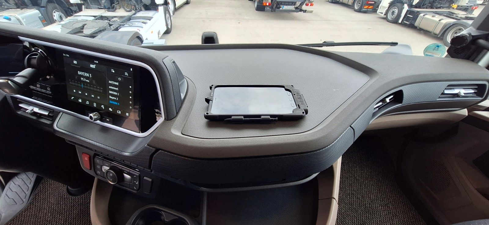 Fahrzeugabbildung DAF XG 530 Intarder Standklima ACC LED