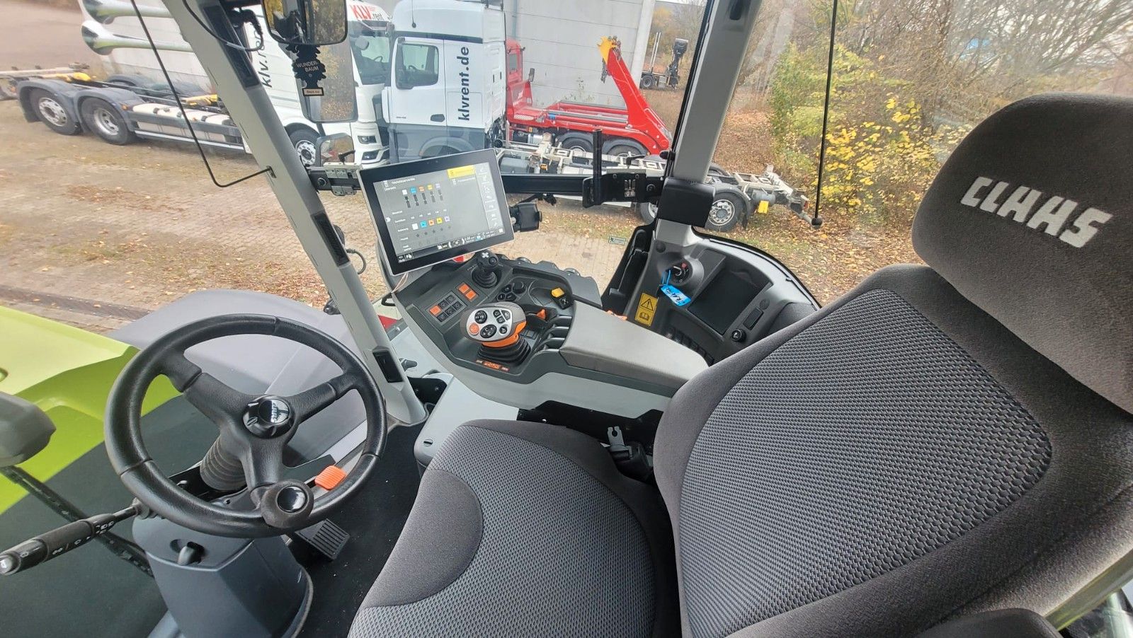 Fahrzeugabbildung Claas Xerion 5000 TRAC VC  Maxi Care Flex 4 Jahre