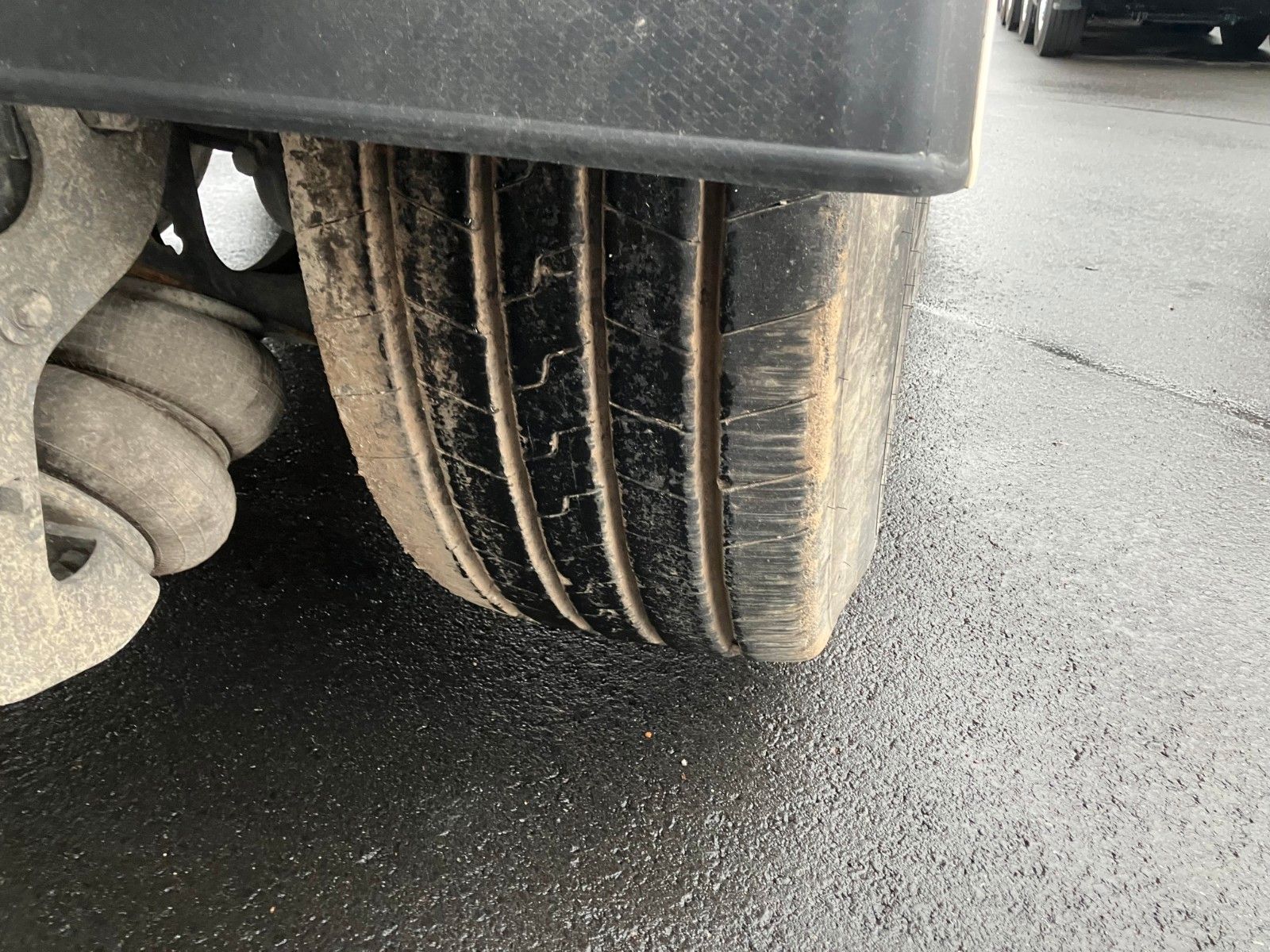 Fahrzeugabbildung Fliegl DHKA 390 Alu Mulde 38 m3 SAF el. Verdeck