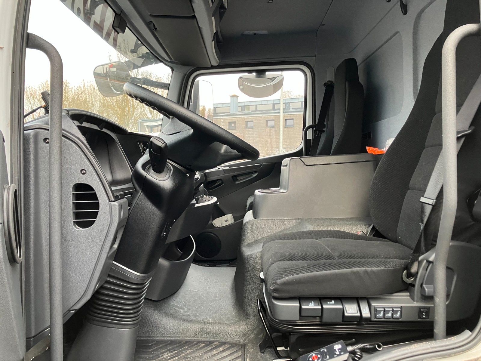 Fahrzeugabbildung Mercedes-Benz Atego 816 L Kühlkoffer Tür LBW Thermo King