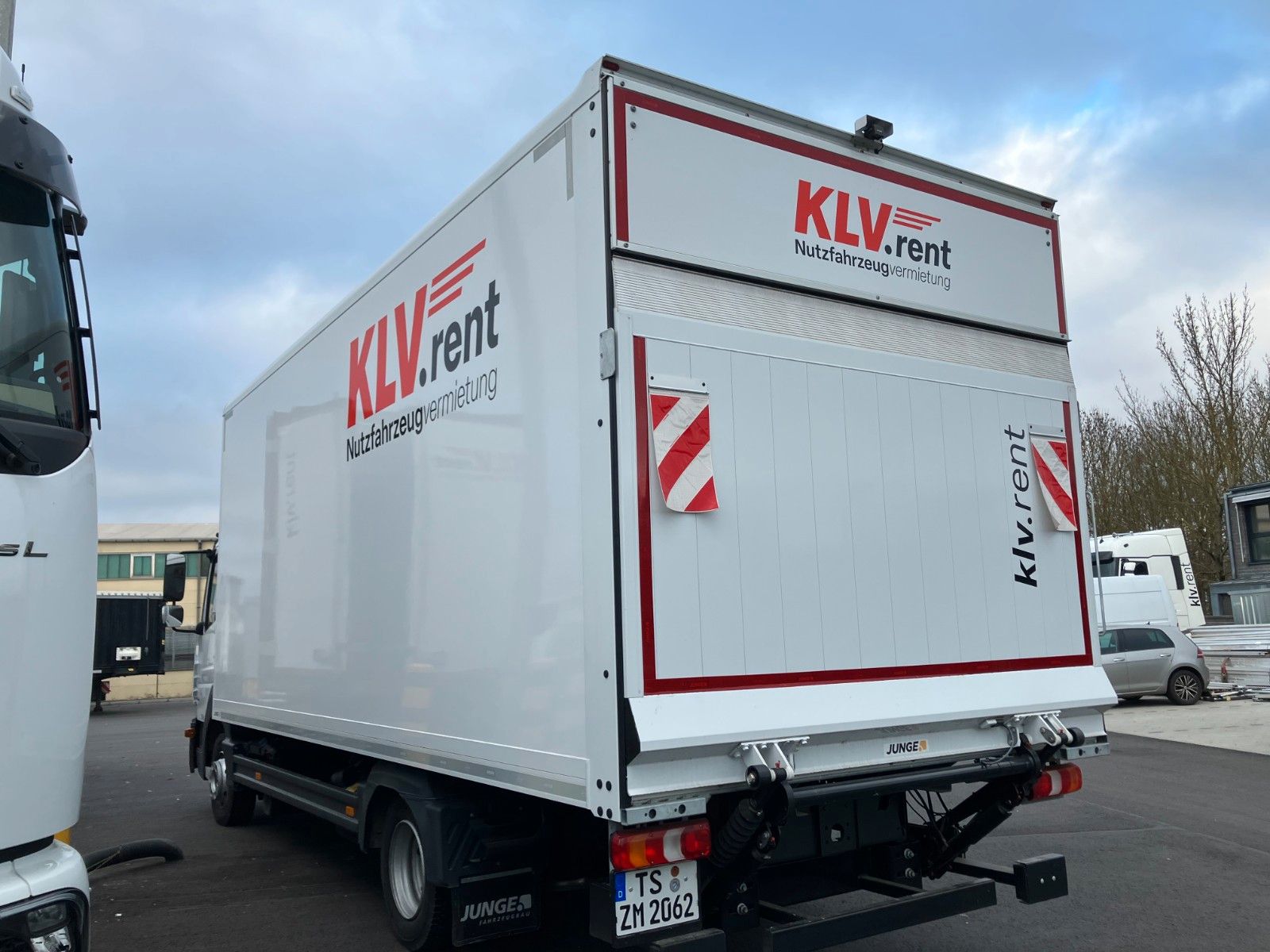 Fahrzeugabbildung Mercedes-Benz Atego 816 L Kühlkoffer Tür LBW Thermo King