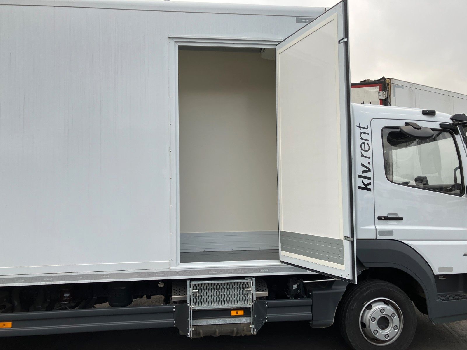 Fahrzeugabbildung Mercedes-Benz Atego 816 L Kühlkoffer Tür LBW Thermo King