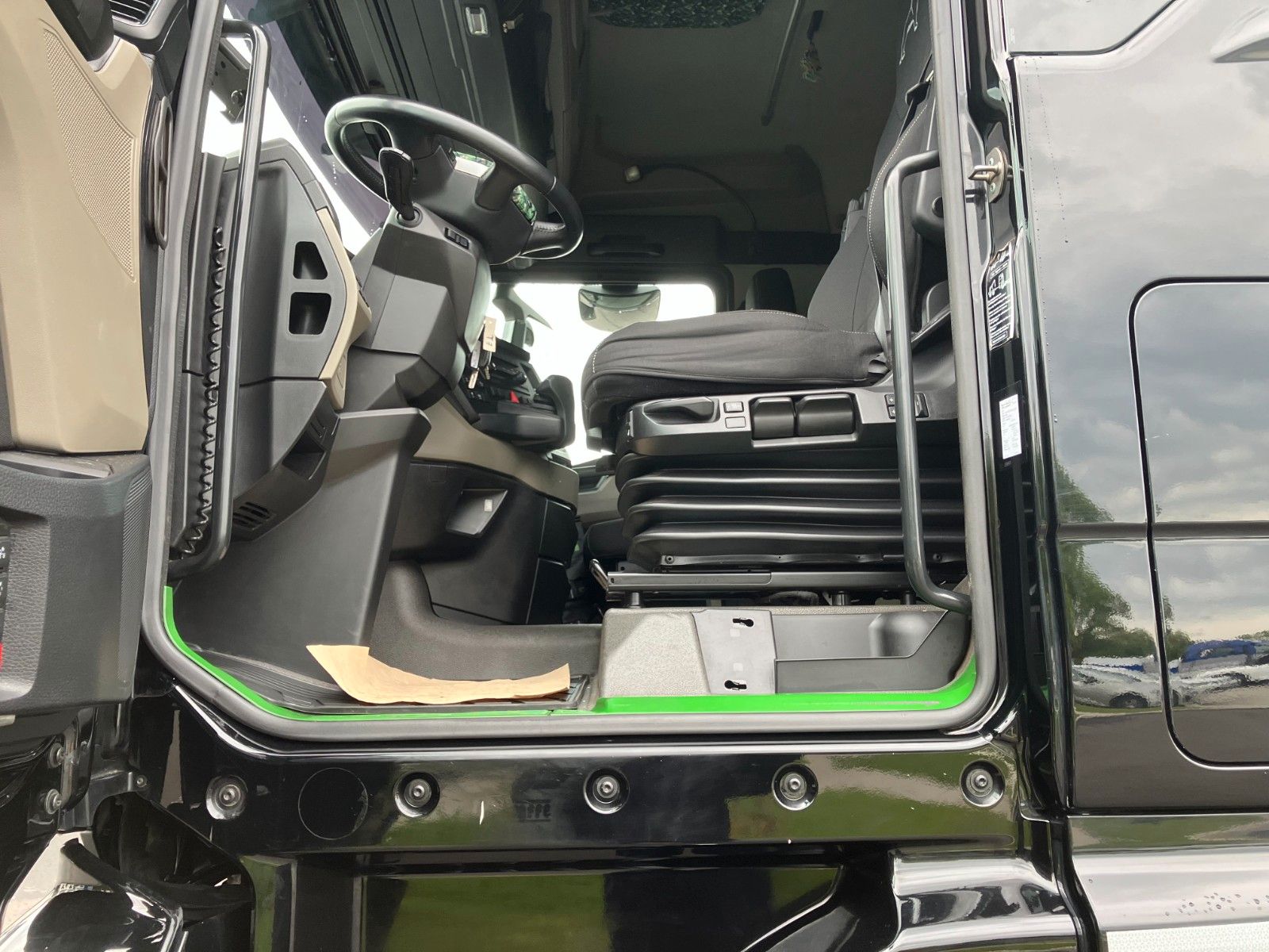 Fahrzeugabbildung MAN TGX 33.510 BL 6x4 Kurzholz Epsilon Q150Z96
