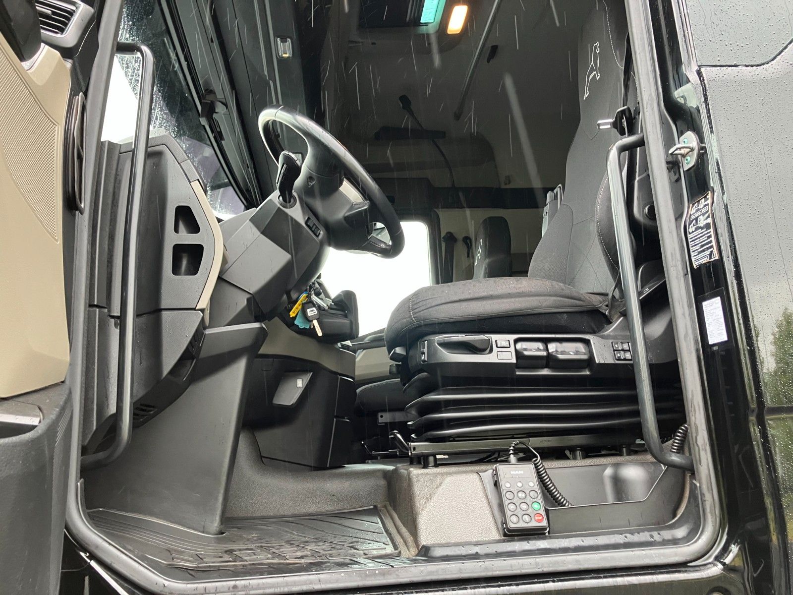 Fahrzeugabbildung MAN TGX 33.520 BL 6x4 Kurzholz Epsilon Q150Z96