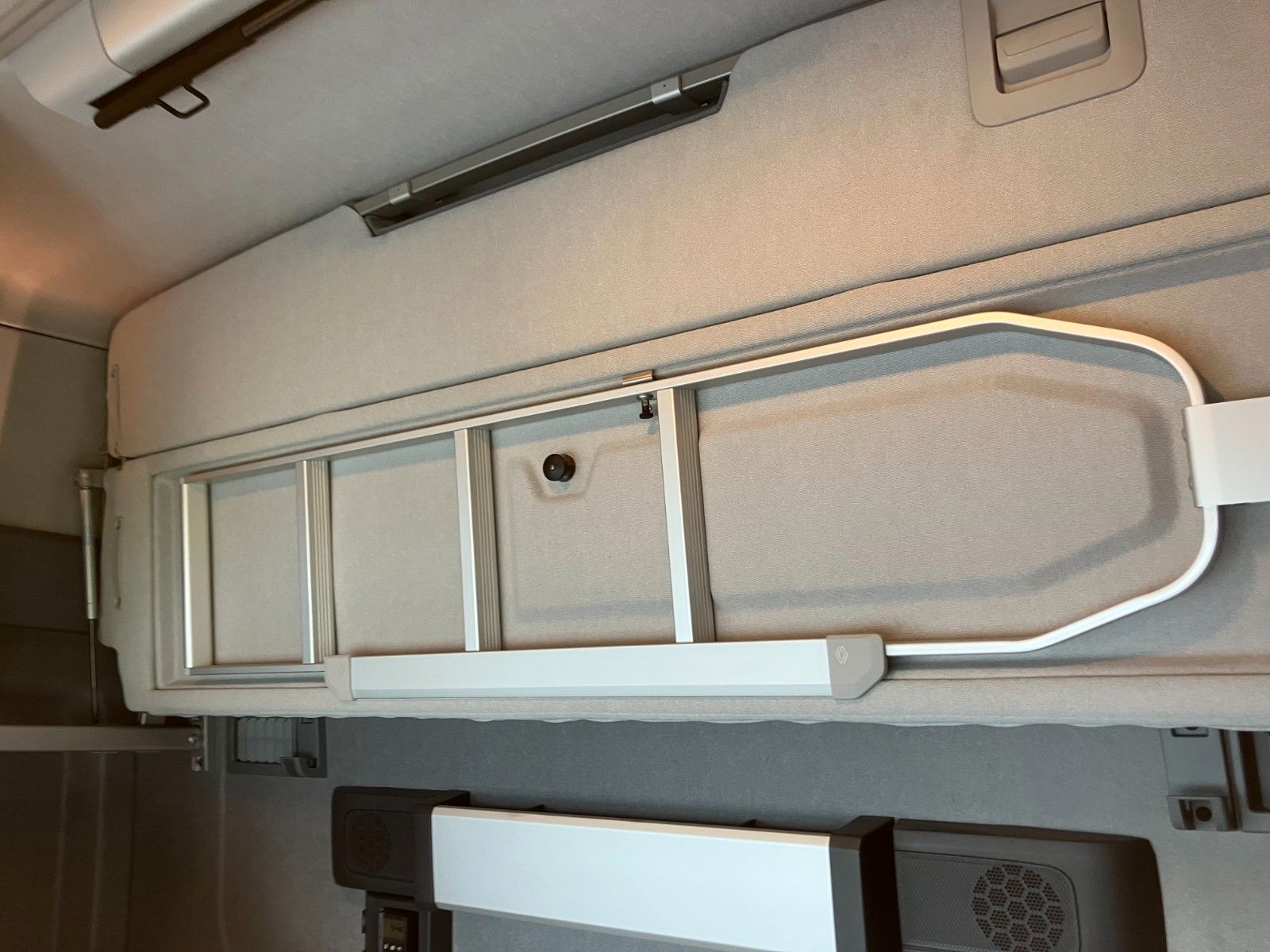 Fahrzeugabbildung Renault T 480 LL HIGH Retarder Standklima kein TC