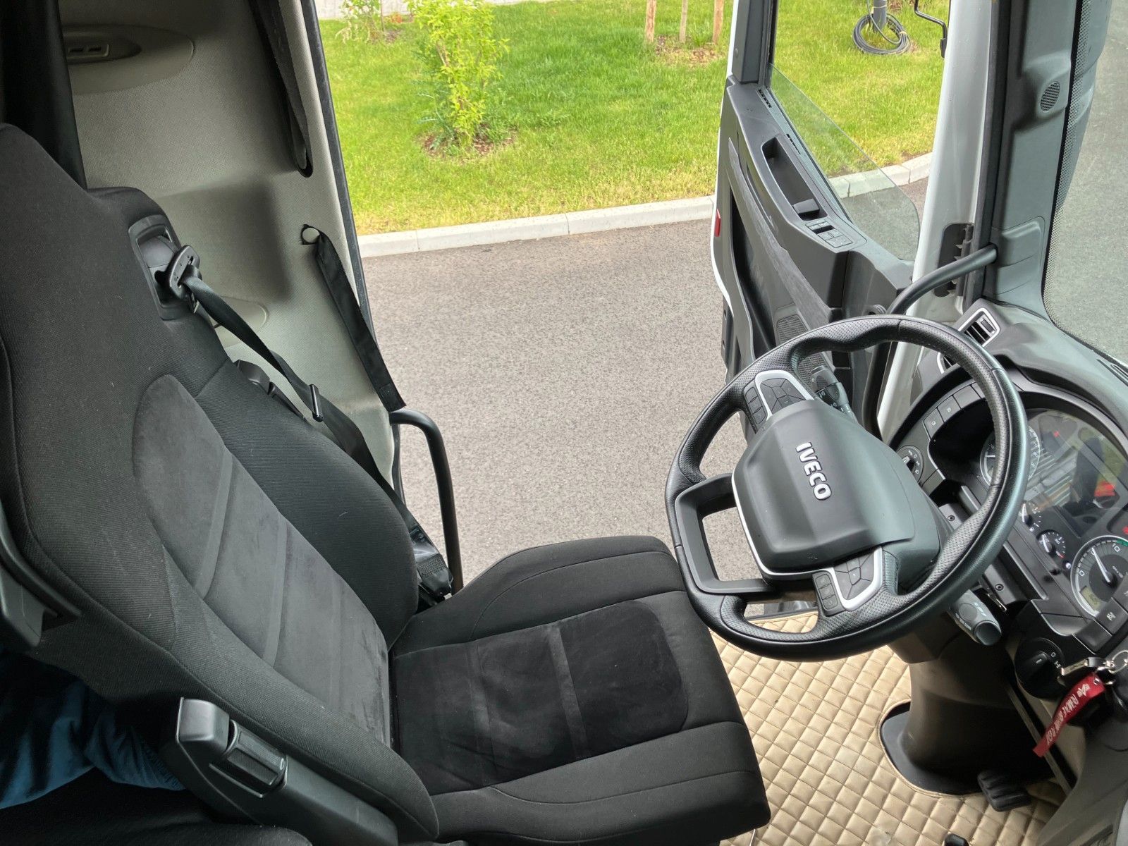 Fahrzeugabbildung Iveco S-WAY 490 Low Liner Intarder Hubsattelkupplung