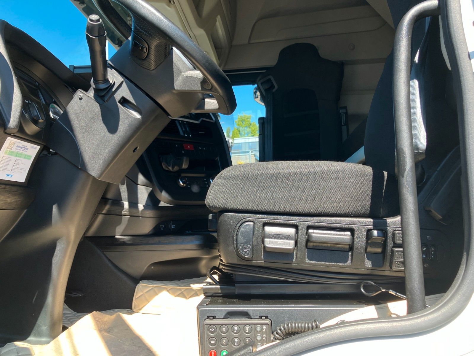 Fahrzeugabbildung Iveco S-WAY 490 Low Liner Intarder Hubsattelkupplung