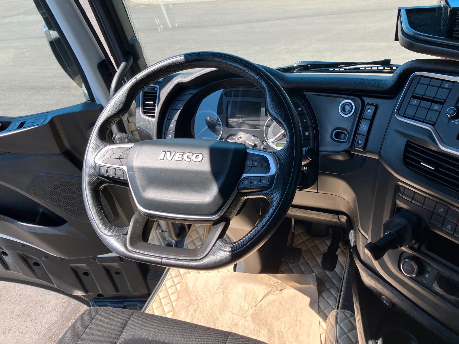 Fahrzeugabbildung Iveco S-WAY 490 Low Liner Intarder Hubsattelkupplung