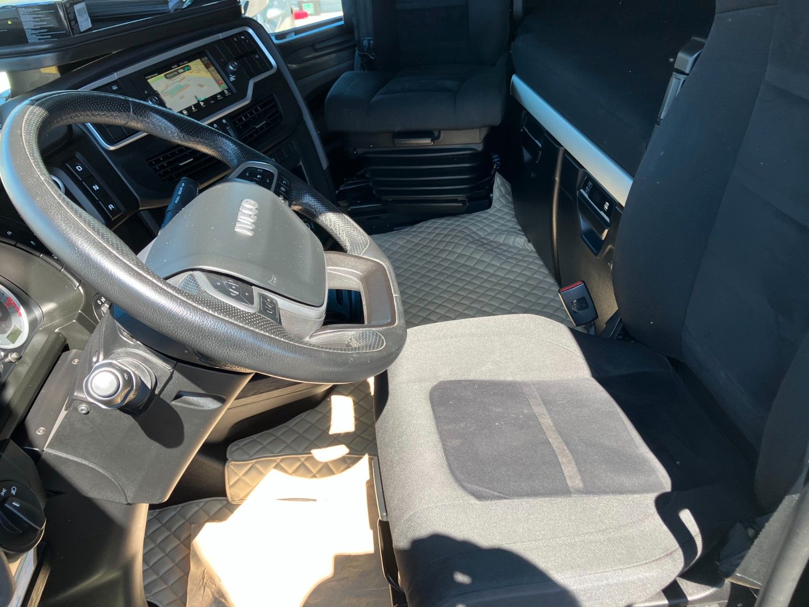 Fahrzeugabbildung Iveco S-WAY 490 Low Liner Intarder Hubsattelkupplung