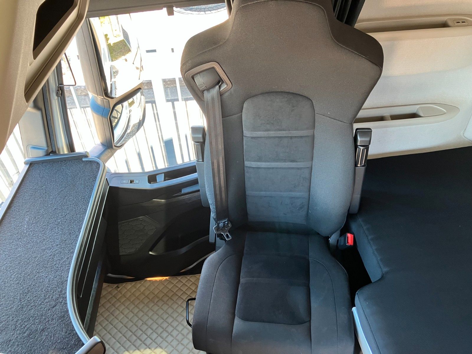 Fahrzeugabbildung Iveco S-WAY 490 Low Liner Intarder Hubsattelkupplung