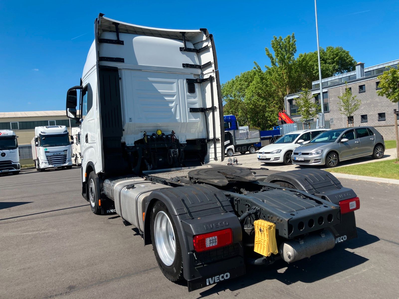 Fahrzeugabbildung Iveco S-WAY 490 Low Liner Intarder Hubsattelkupplung