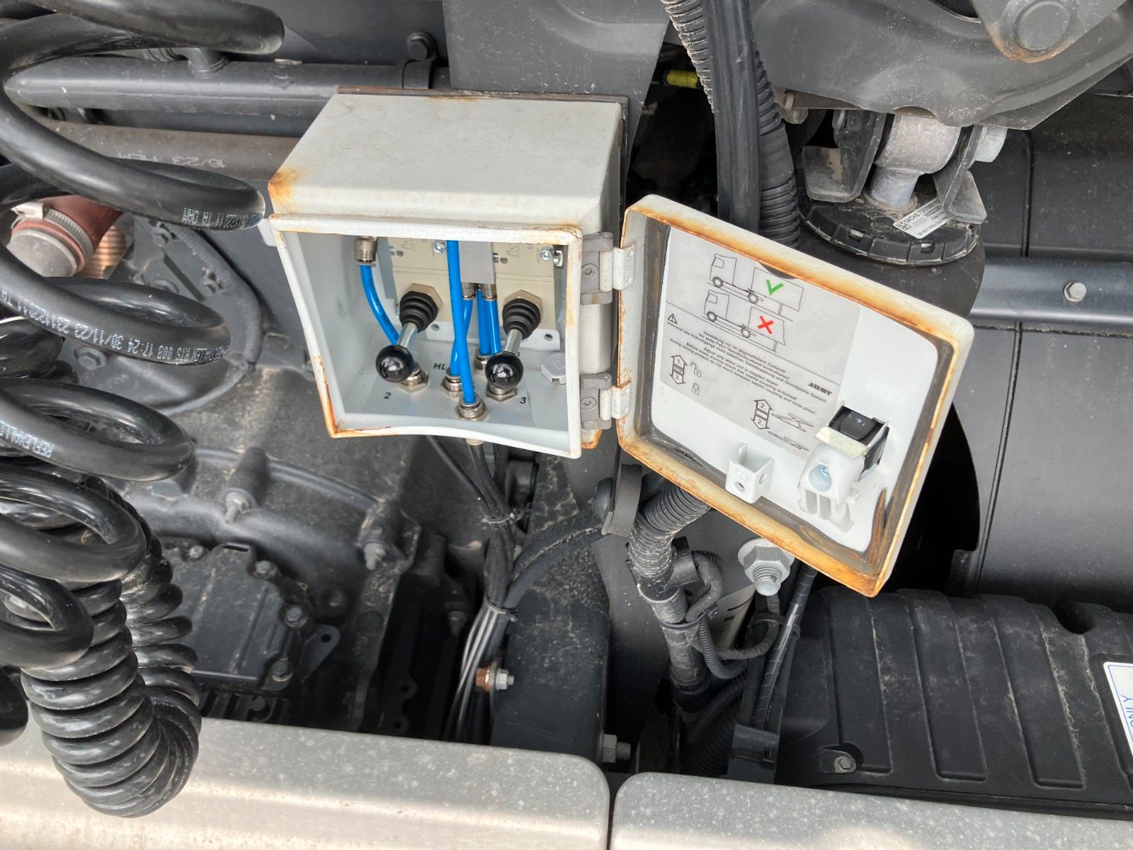 Fahrzeugabbildung Iveco S-WAY 490 Low Liner Intarder Hubsattelkupplung