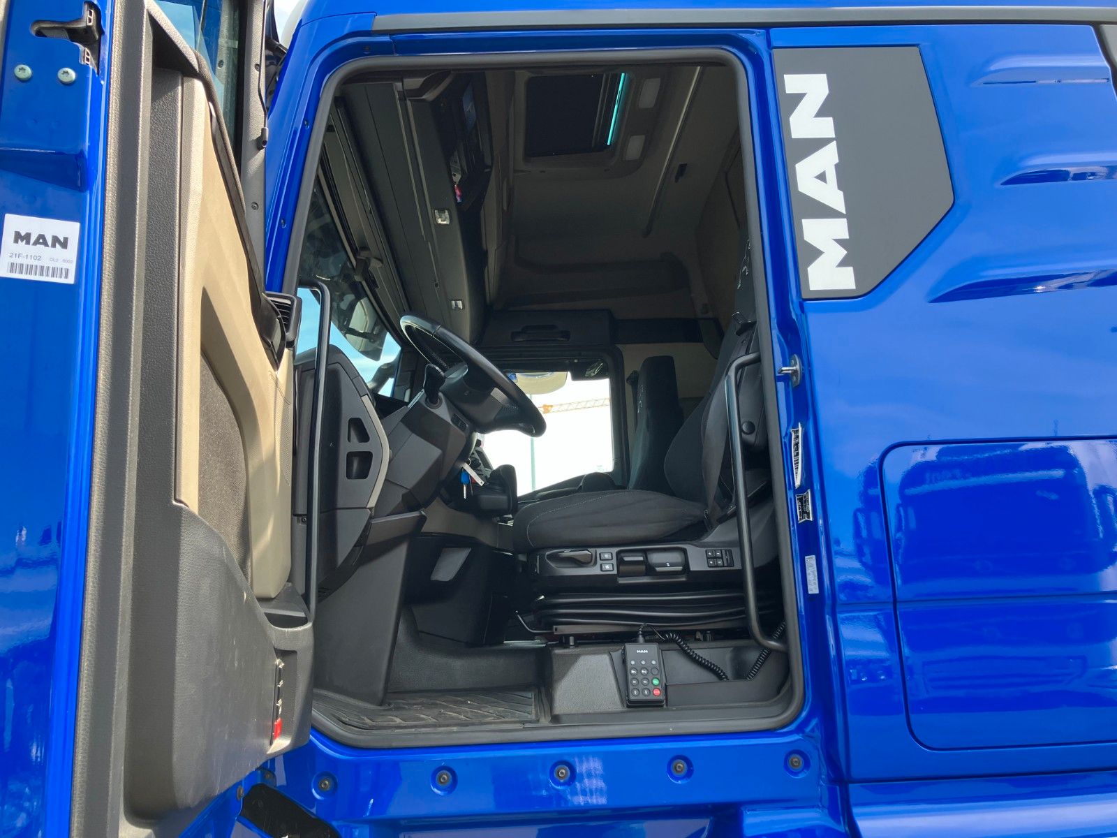 Fahrzeugabbildung MAN TGX 26.510 6x2 Kran PK 37.002 TEC 7 JiB