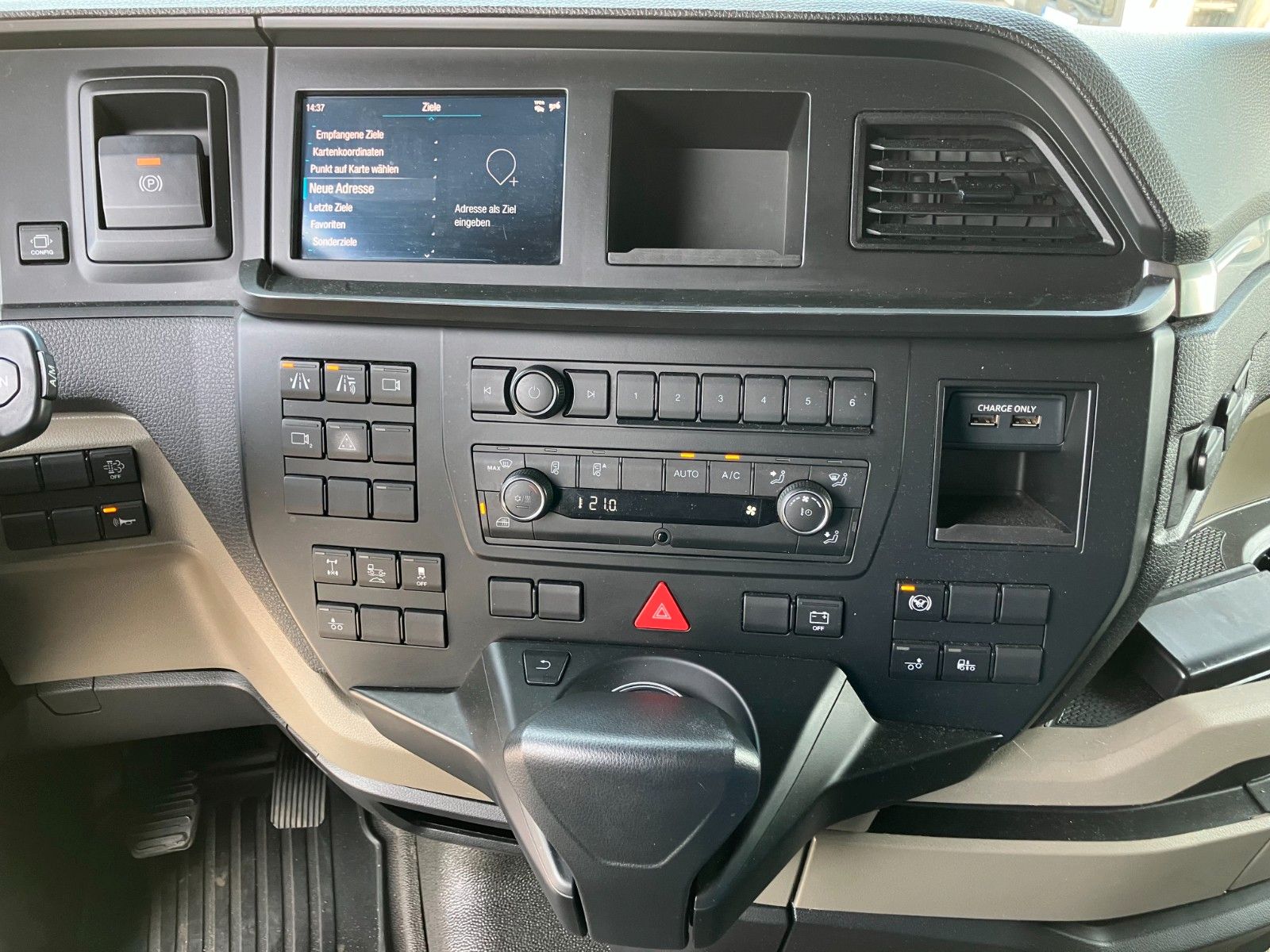 Fahrzeugabbildung MAN TGX 26.510 6x2 Kran PK 37.002 TEC 7 JiB