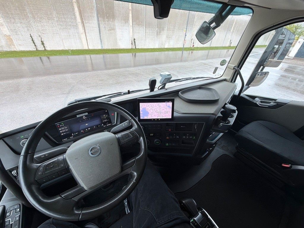 Fahrzeugabbildung Volvo FH 500 6x2 Multiwechsler I-Park Cool ACC ALM LED