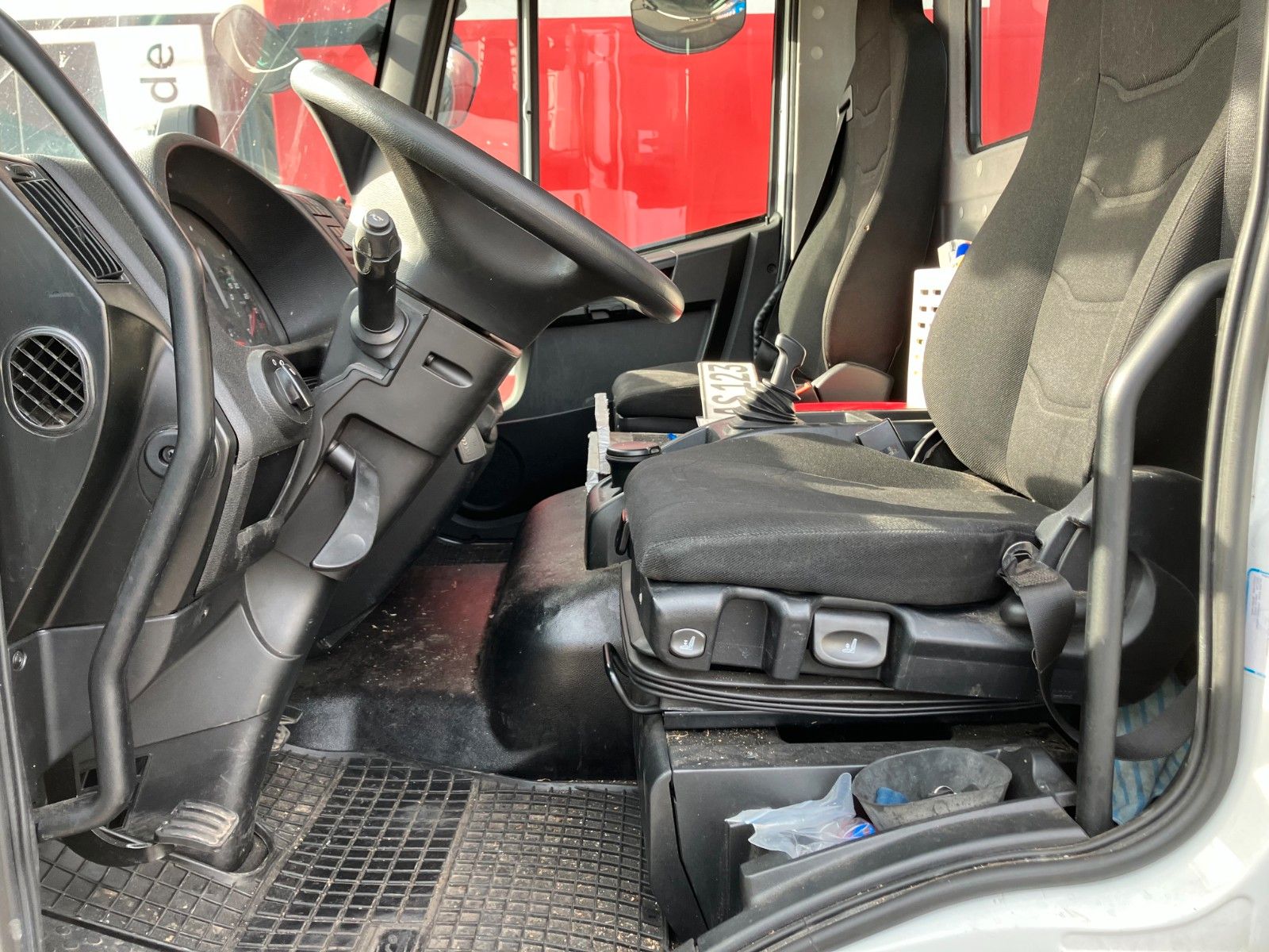 Fahrzeugabbildung Iveco 80 E 19 Klaas Dachdecker Kran 32 m