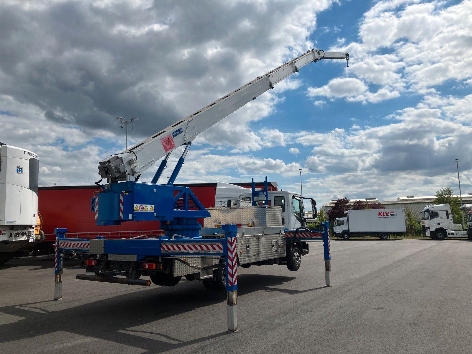 Fahrzeugabbildung Iveco 80 E 19 Klaas Dachdecker Kran 32 m