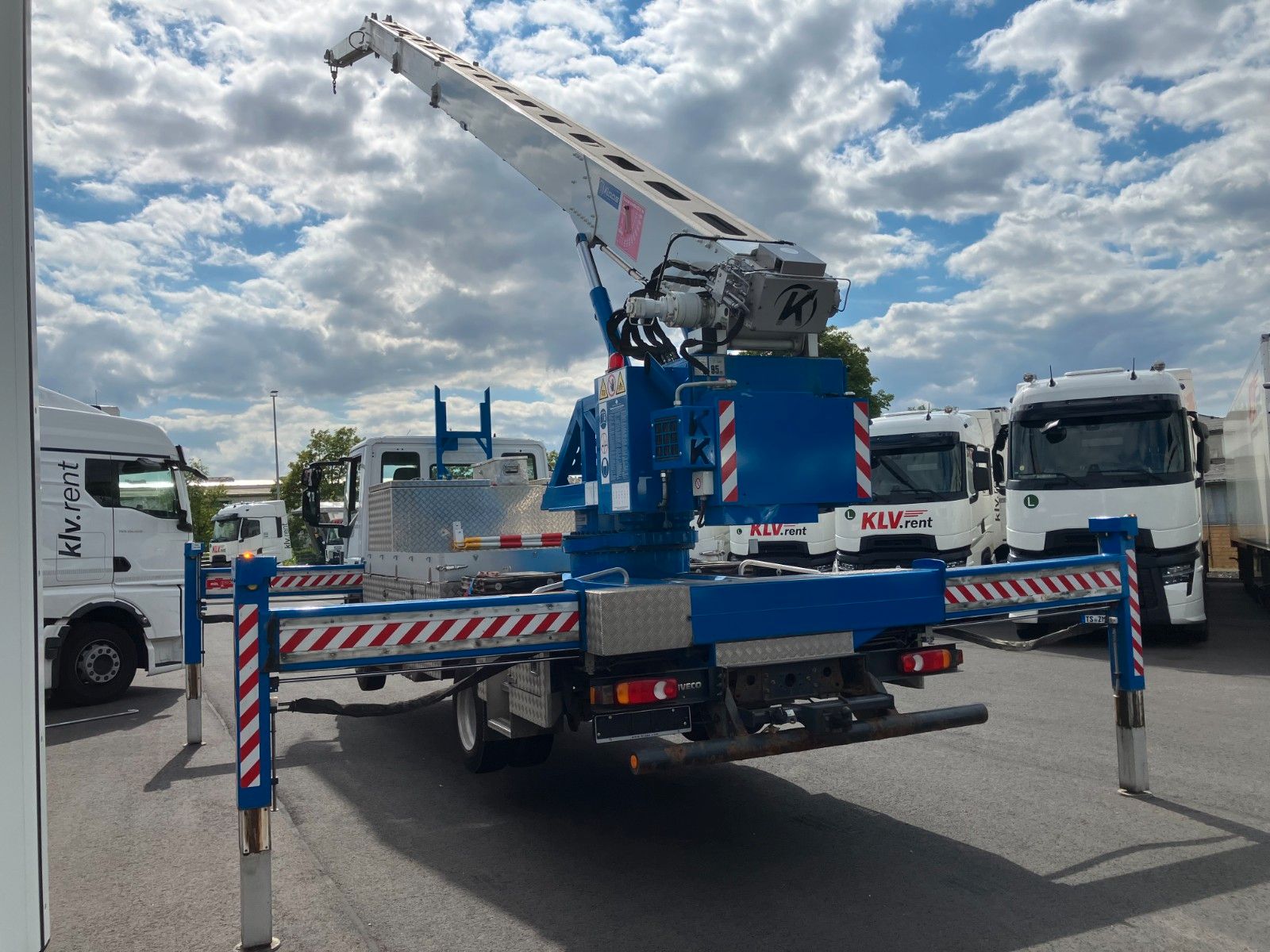Fahrzeugabbildung Iveco 80 E 19 Klaas Dachdecker Kran 32 m