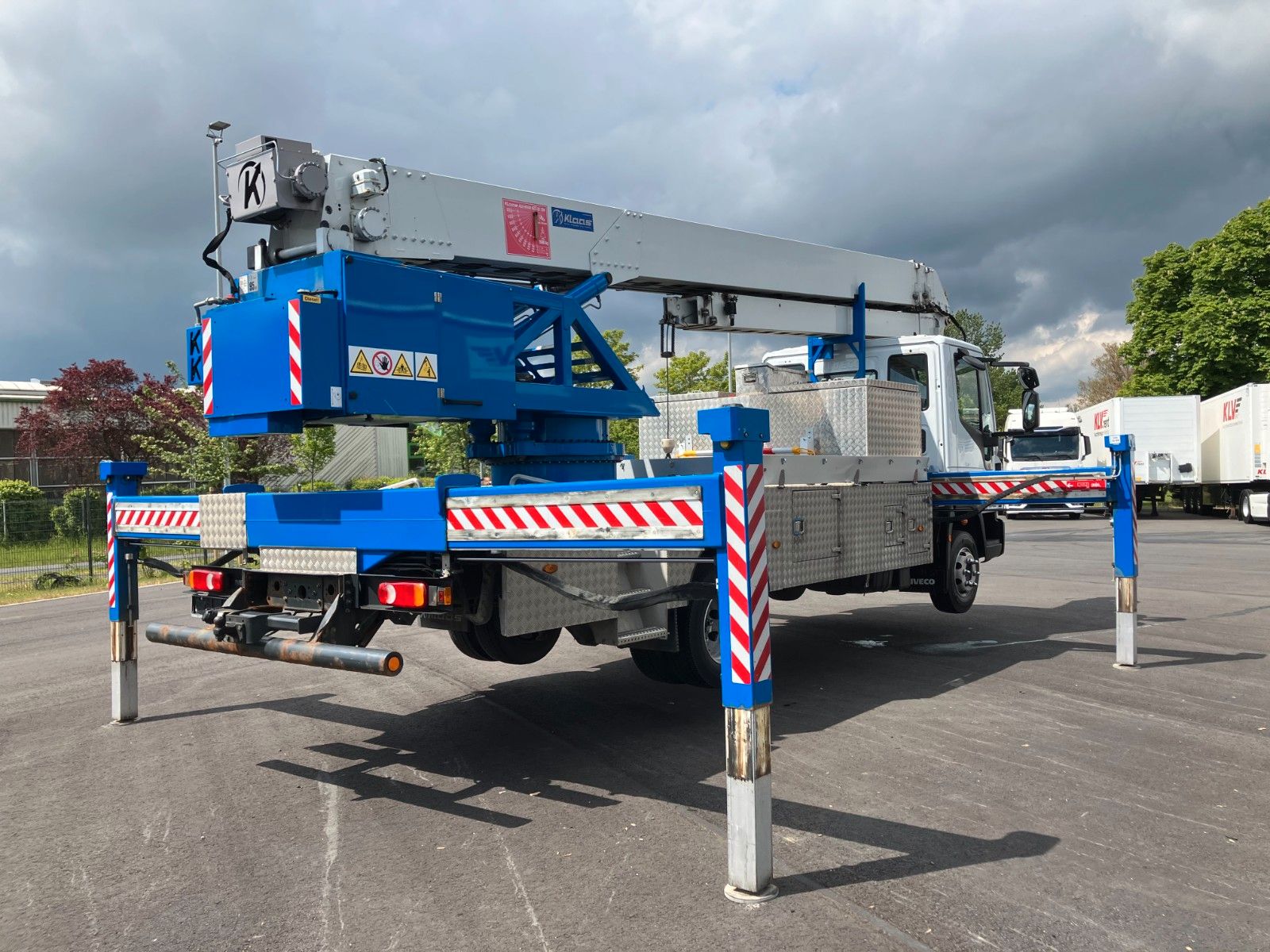Fahrzeugabbildung Iveco 80 E 19 Klaas Dachdecker Kran 32 m