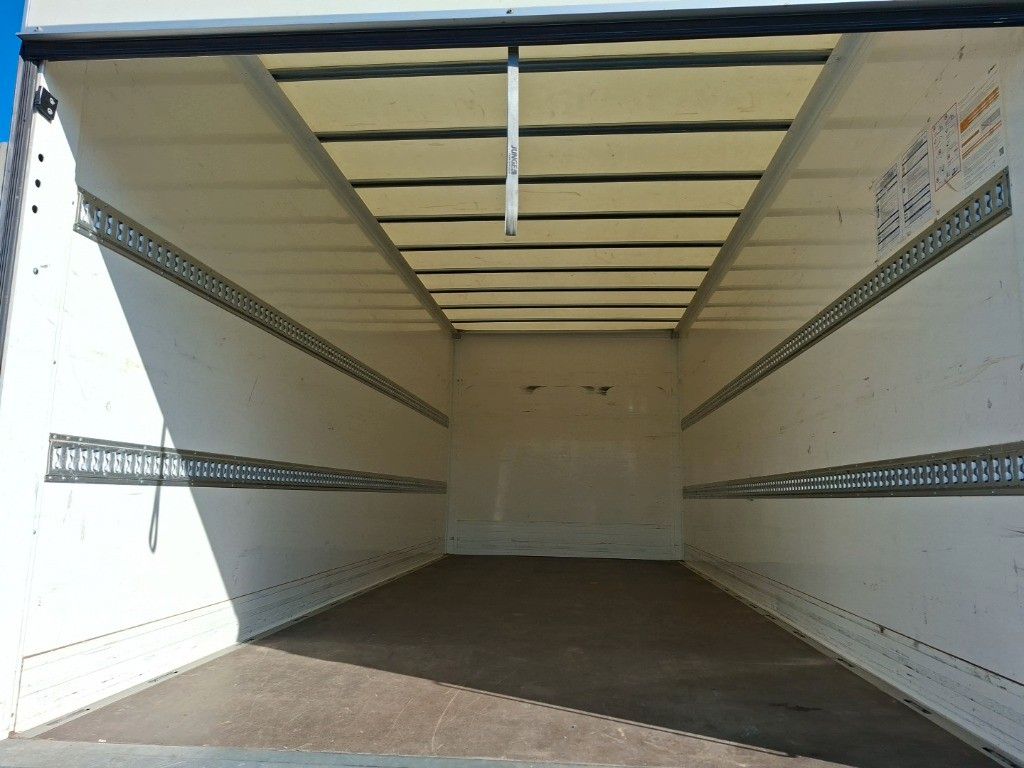 Fahrzeugabbildung Renault D 8.240 BL Koffer LBW AHK Klima