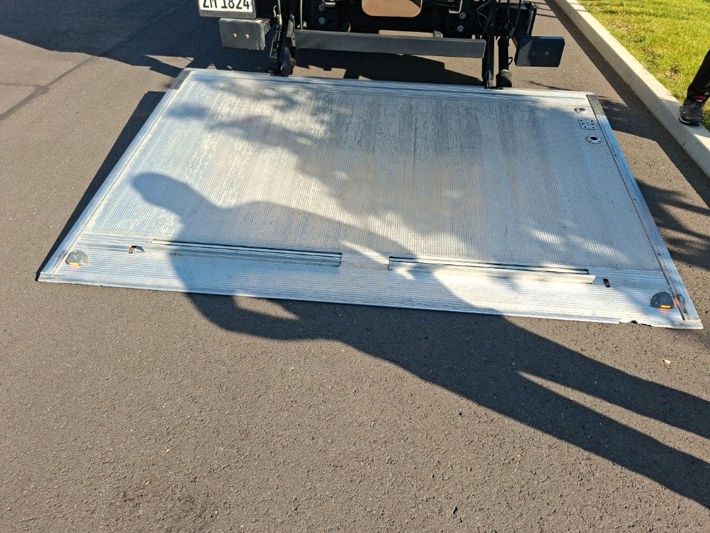 Fahrzeugabbildung Renault D 8.240 BL Koffer LBW AHK Klima