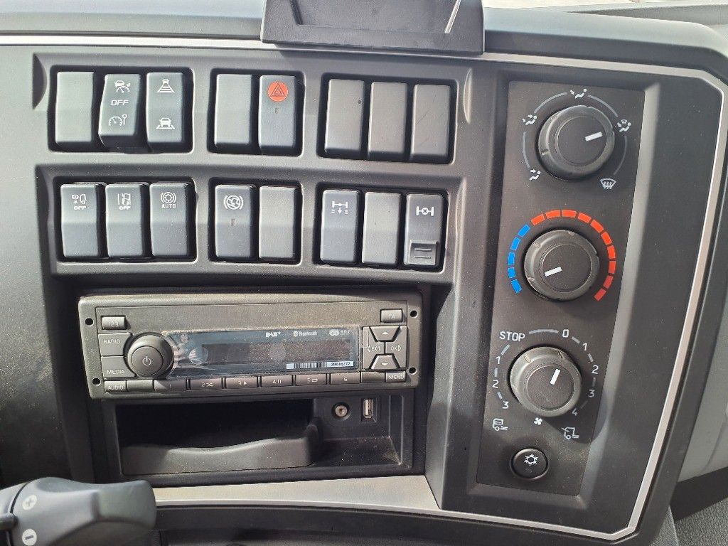 Fahrzeugabbildung Renault D 8.240 BL Schiebeplane LBW AHK 29.000 KM