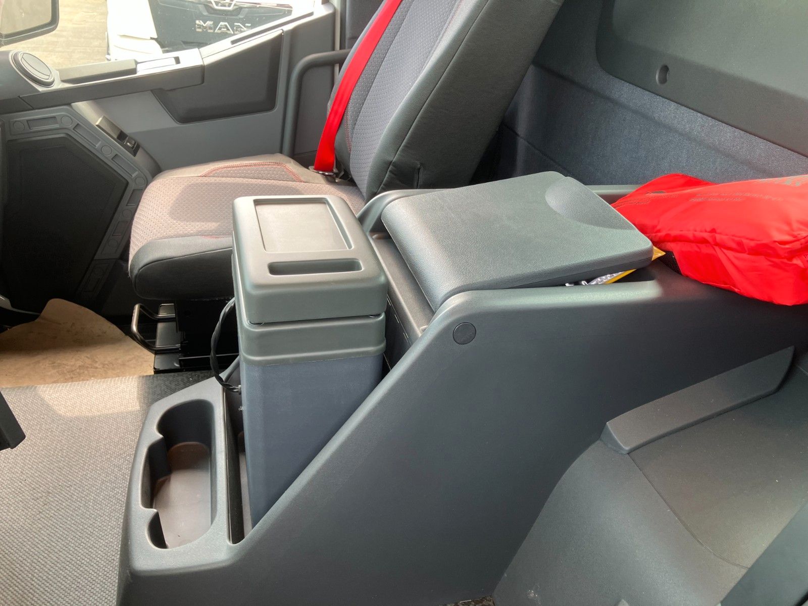 Fahrzeugabbildung Renault C 480 8x4 Kipper Meiller Bordmatik