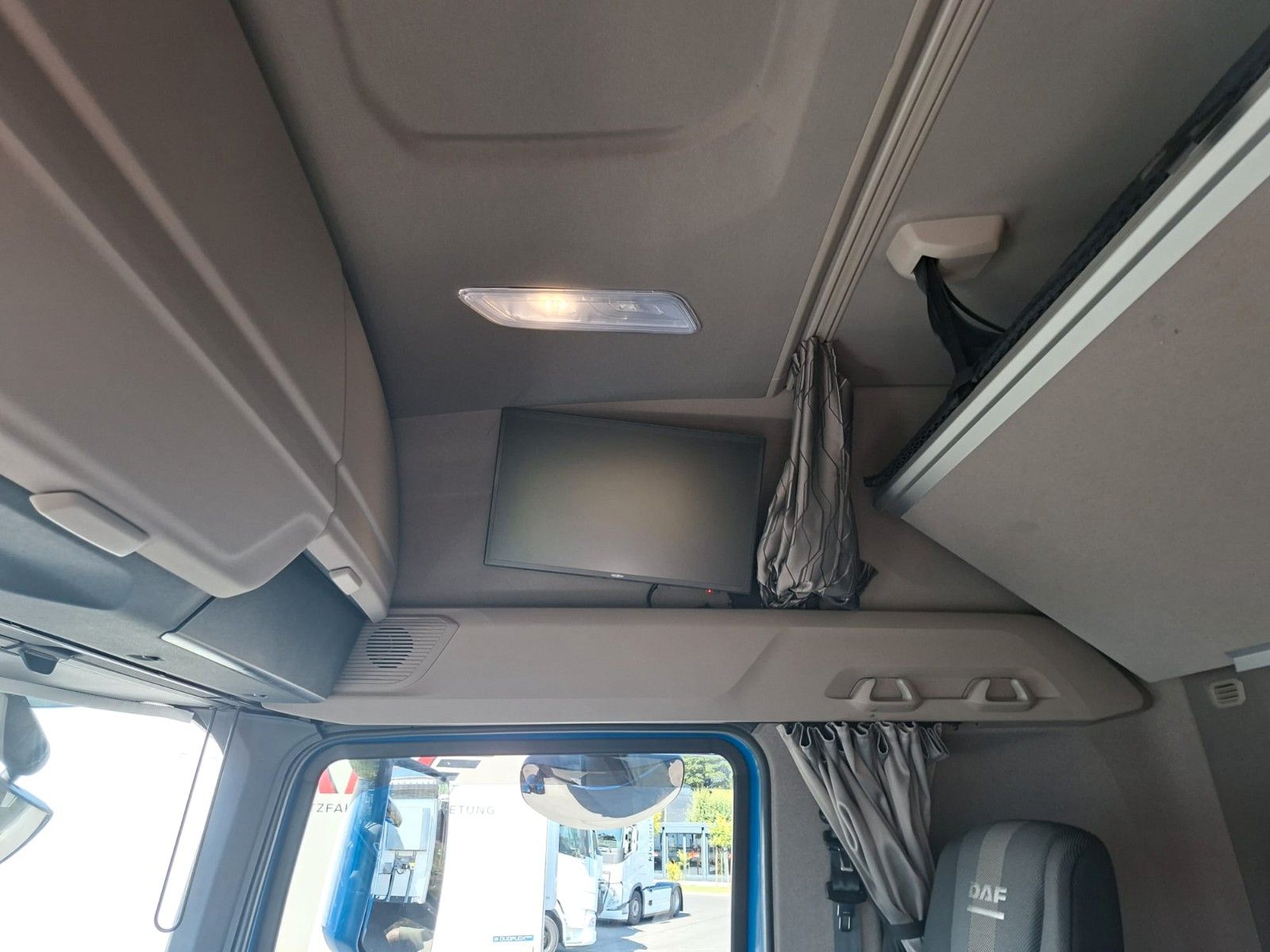 Fahrzeugabbildung DAF XF 450 FT   2 - Kreishydraulik  LED ACC