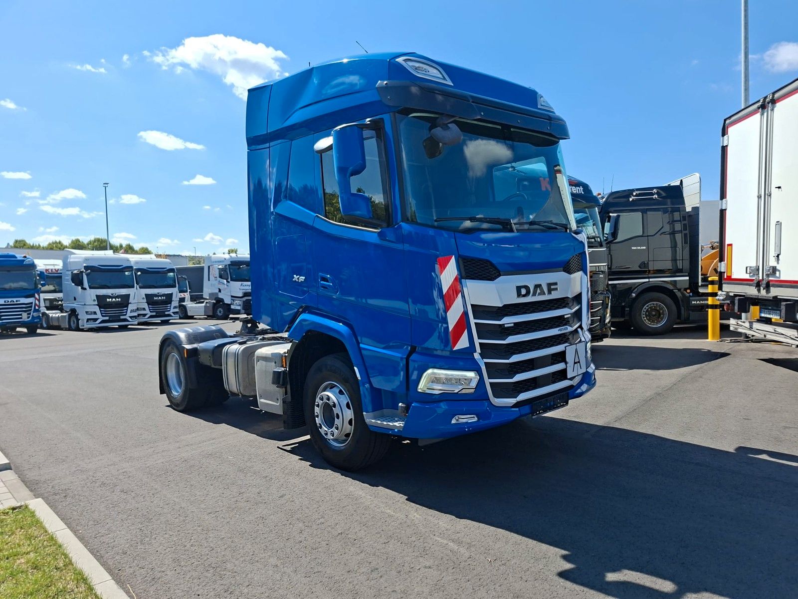 Fahrzeugabbildung DAF XF 450 FT   2 - Kreishydraulik  LED ACC