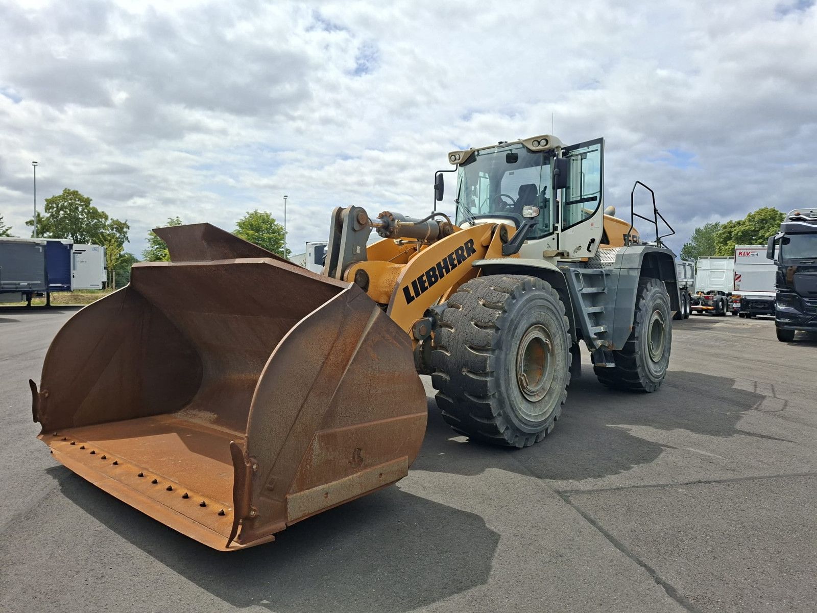 Fahrzeugabbildung Liebherr L586 XPower