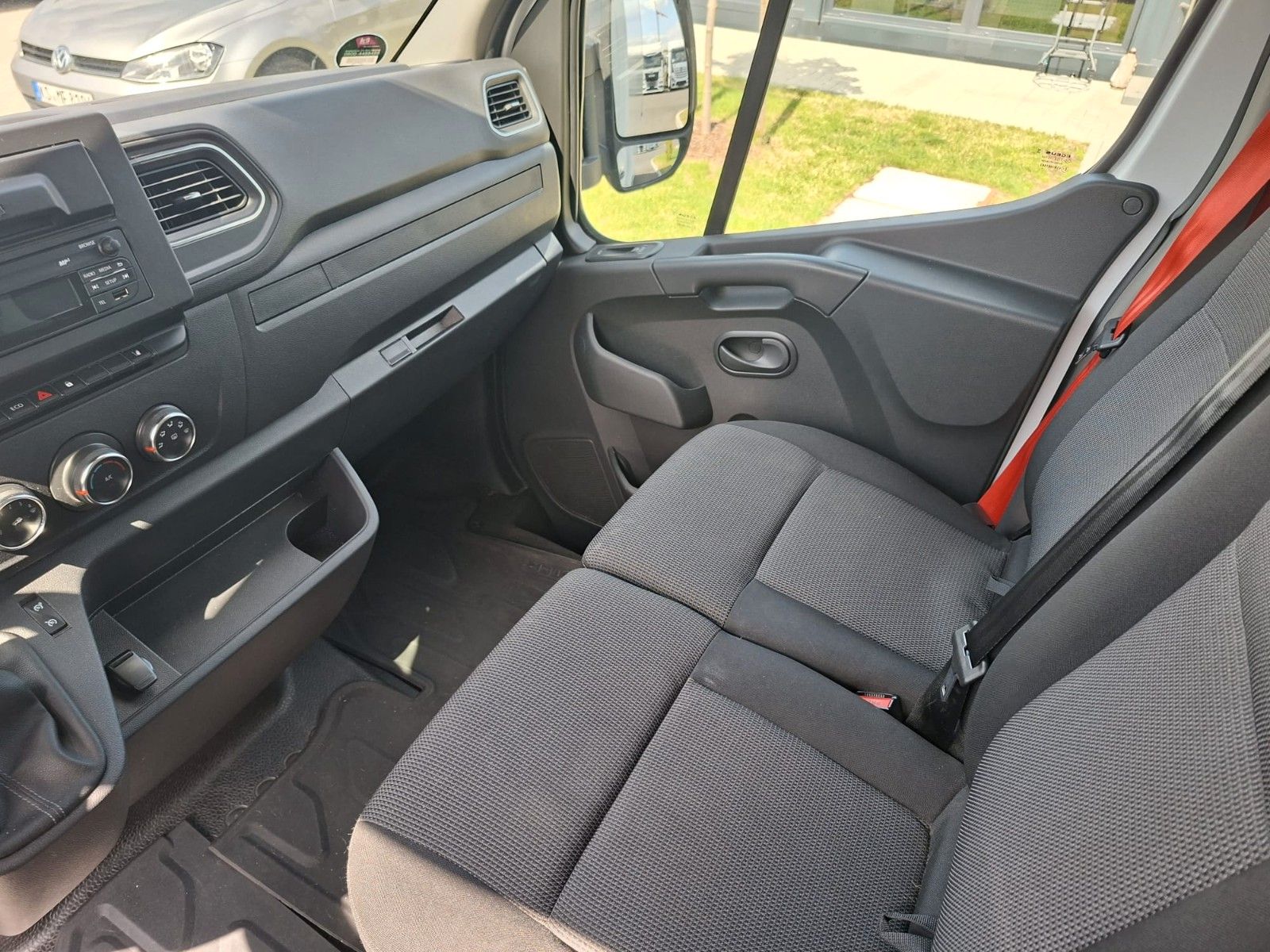Fahrzeugabbildung Renault Master 3,5 to 165 Koffer LBW Rückfahrkamera