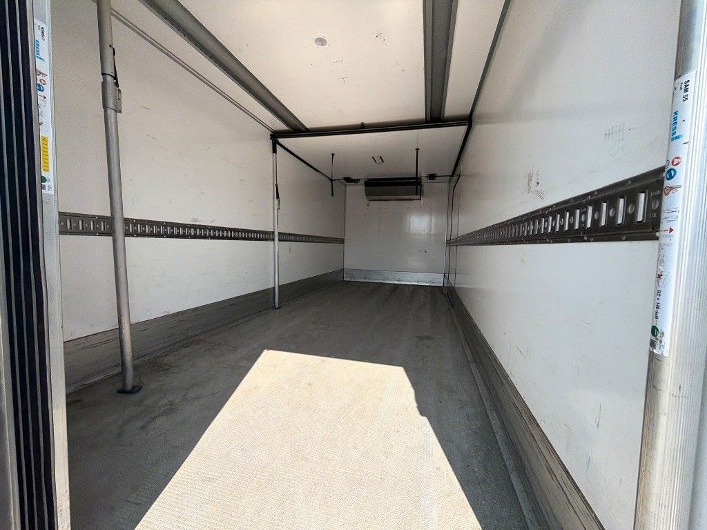 Fahrzeugabbildung Mercedes-Benz Atego 1218 L Tiefkühler  Trennwand LBW Ther.King